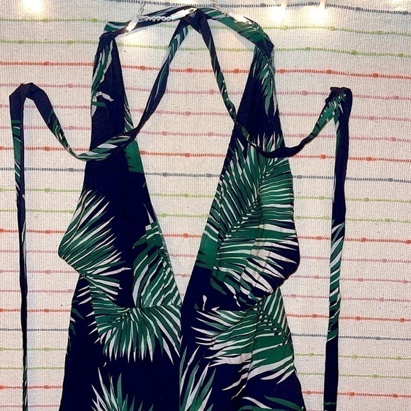 NWOT-Joyfunear Plunging Neck Crisscross Back Ruffle Hem Allover Print Romper - Picture 6 of 10